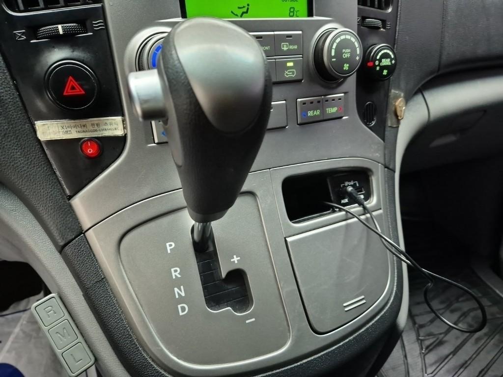 HYUNDAI Starex - Vista 8