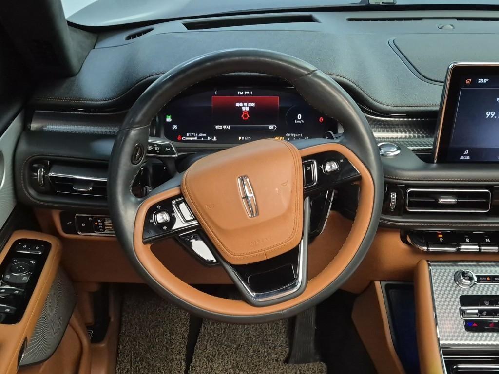 Lincoln Aviator - Vista 8