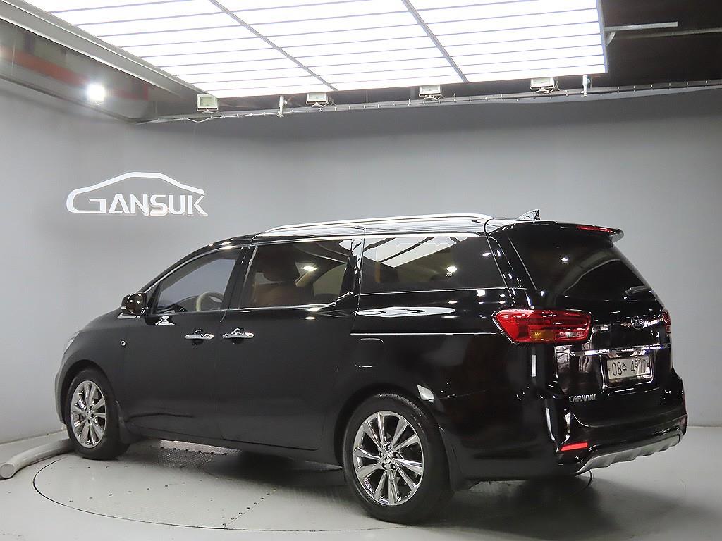 KIA Carnival - Vista 5