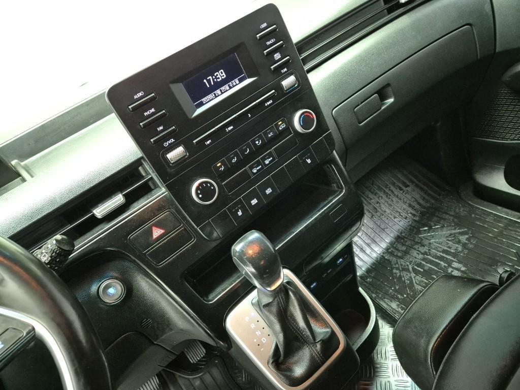 HYUNDAI Staria - Vista 10