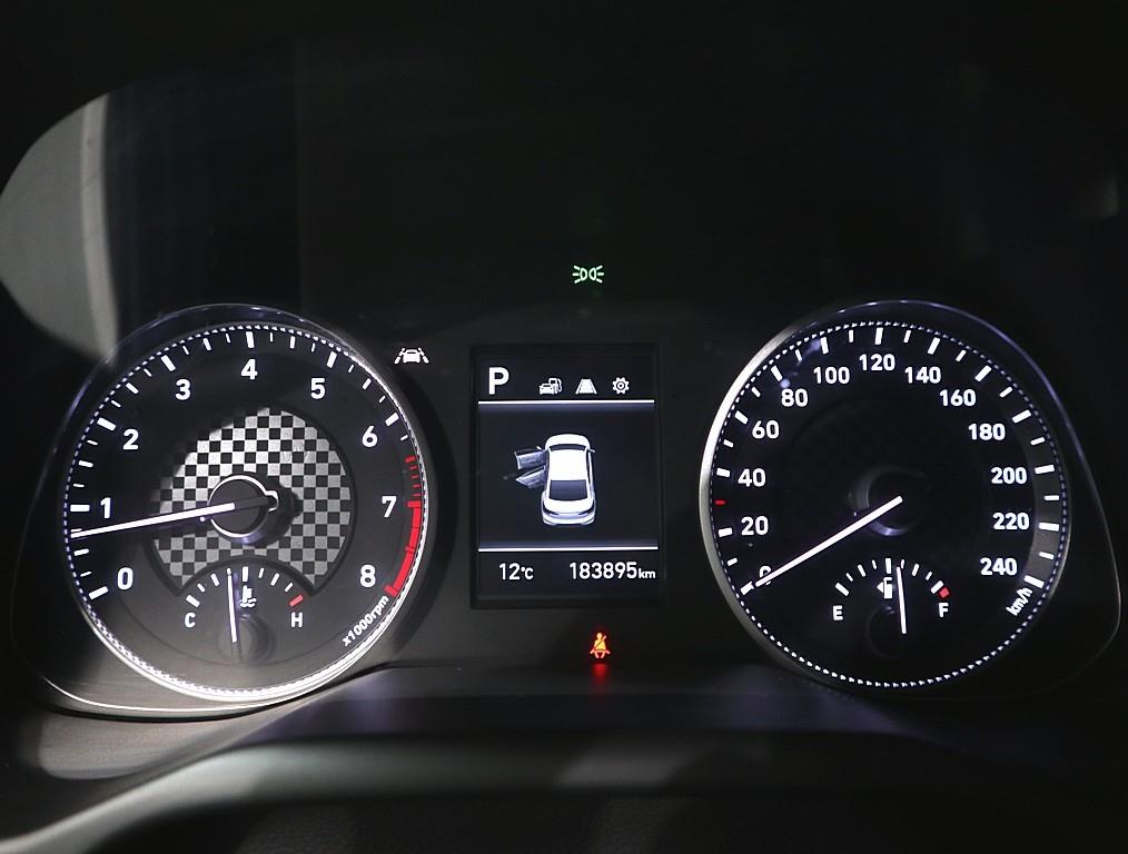 HYUNDAI Avante - Vista 7