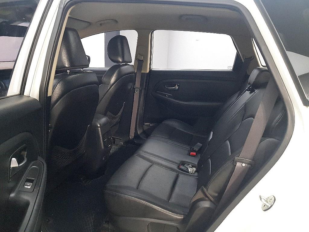 KIA Carens - Vista 9