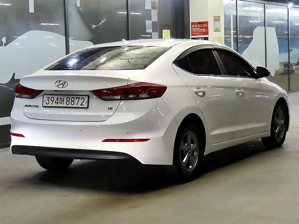 HYUNDAI Avante - Vista 4