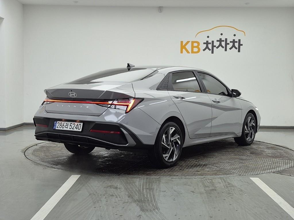 HYUNDAI Avante - Vista 4