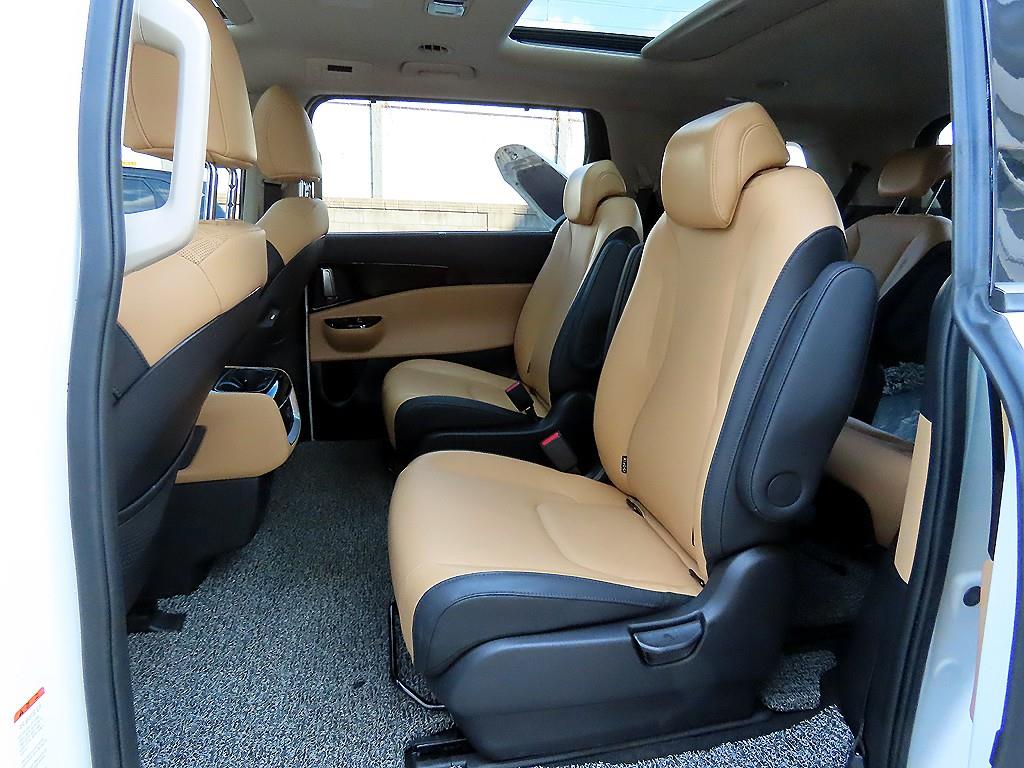 KIA Carnival - Vista 6