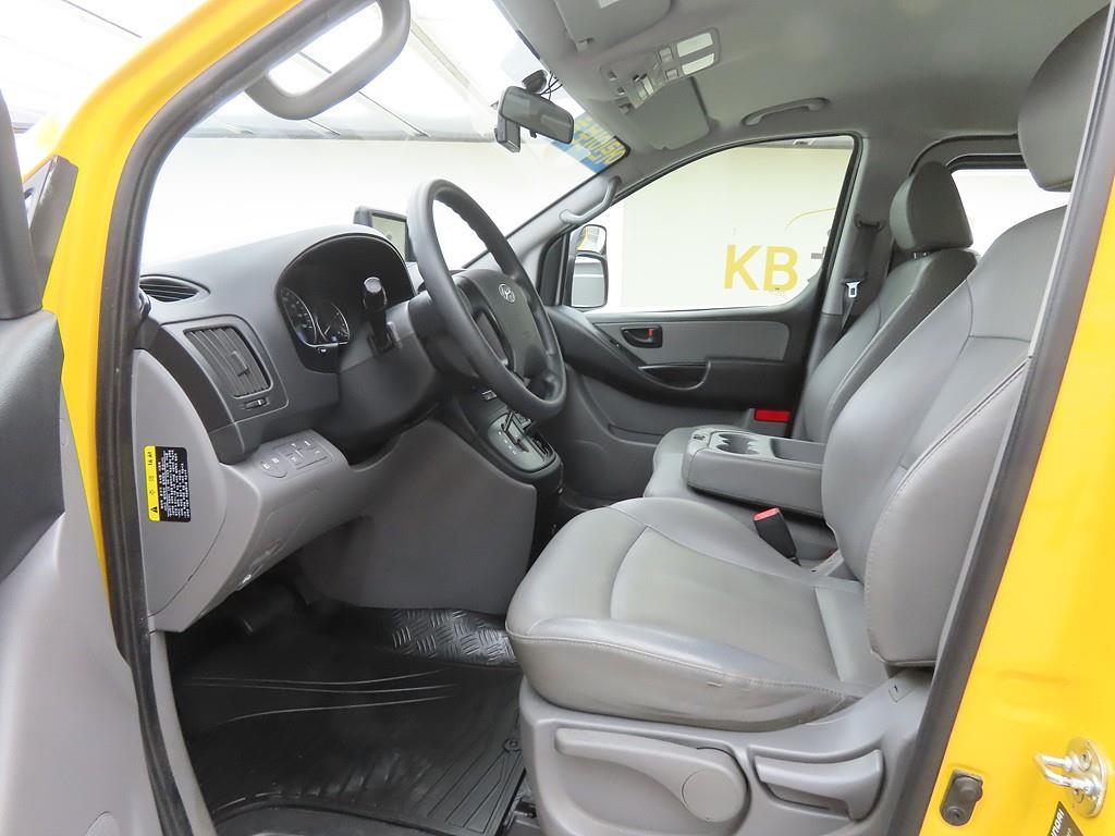 HYUNDAI Starex - Vista 5