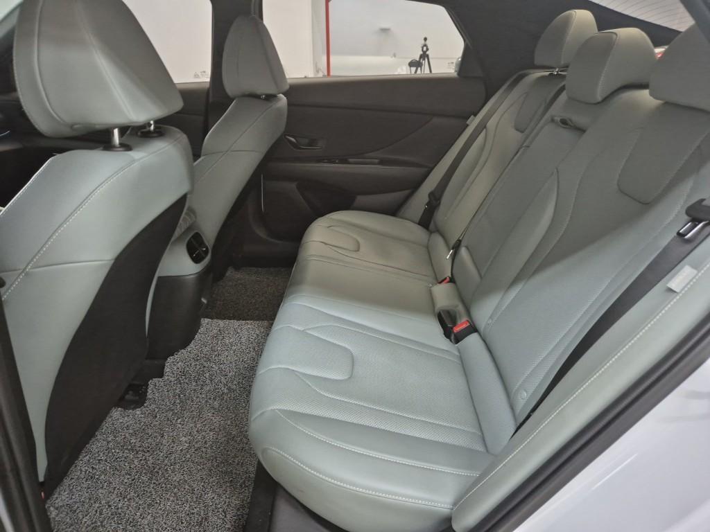 HYUNDAI Avante - Vista 12