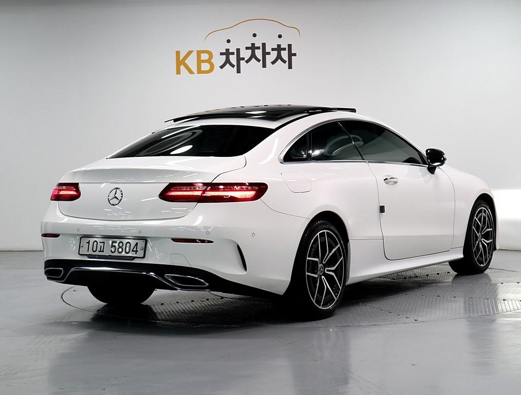 Mercedes Benz E class - Vista 3