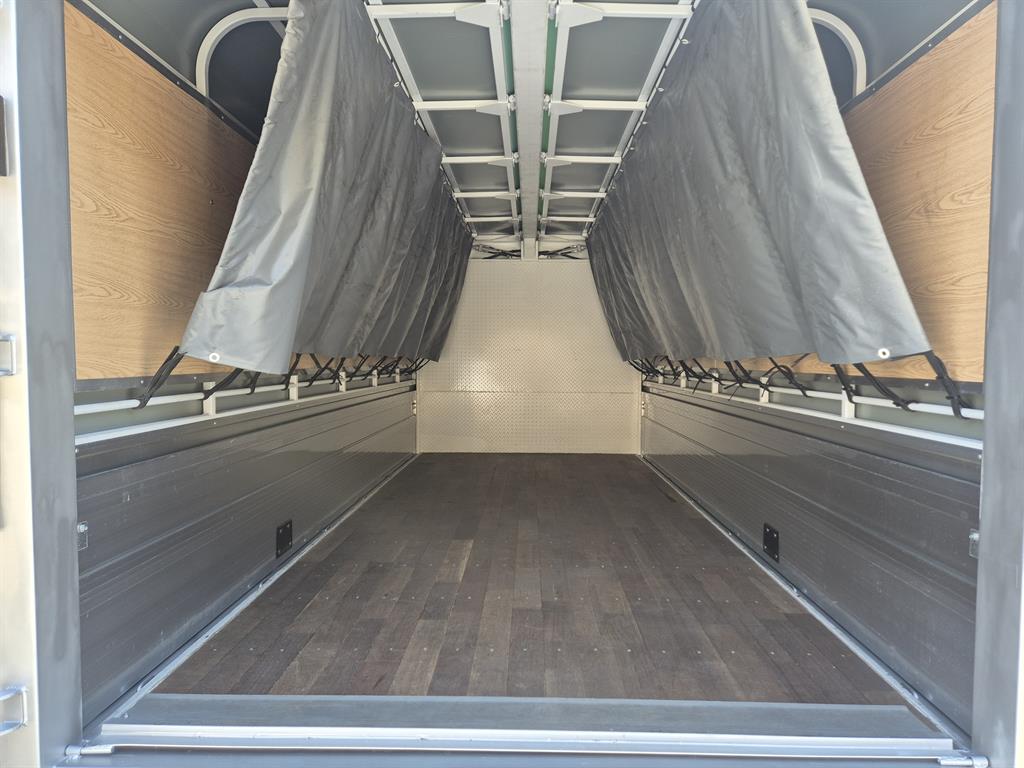 medium and large cargo truck - Vista 9