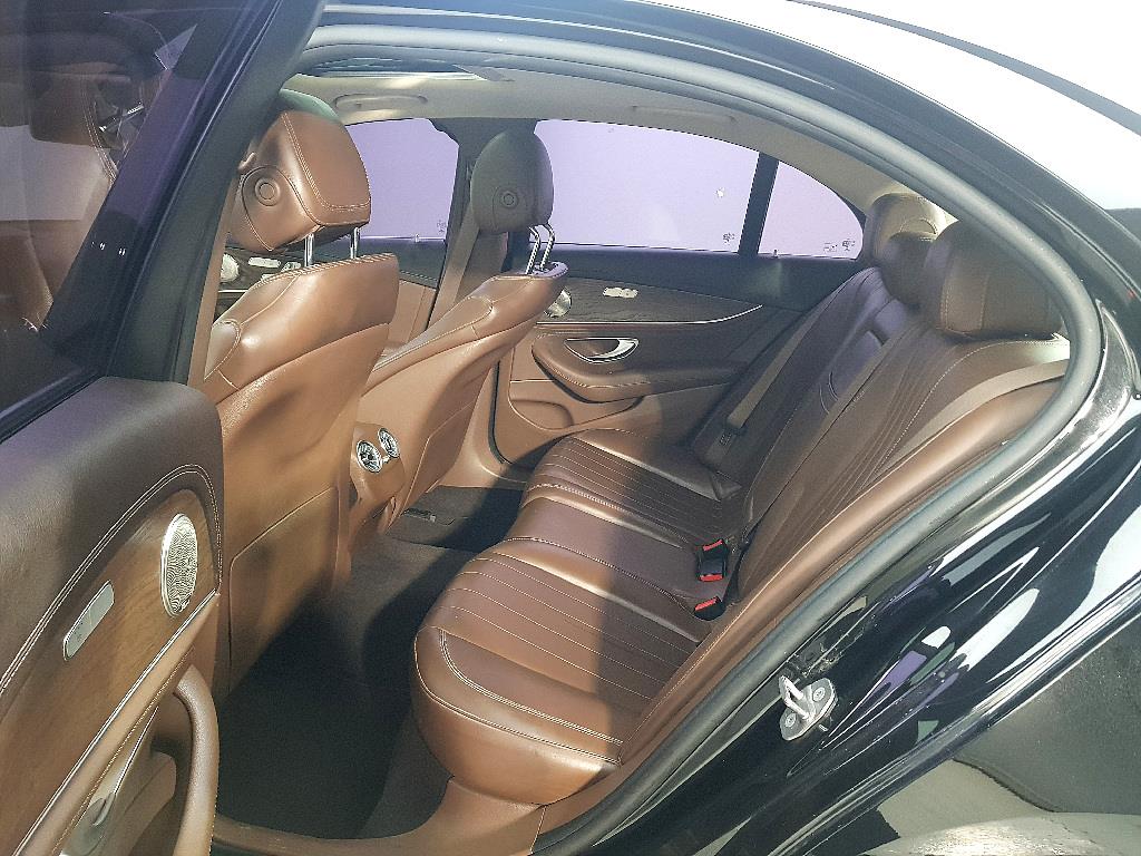 Mercedes Benz E class - Vista 9