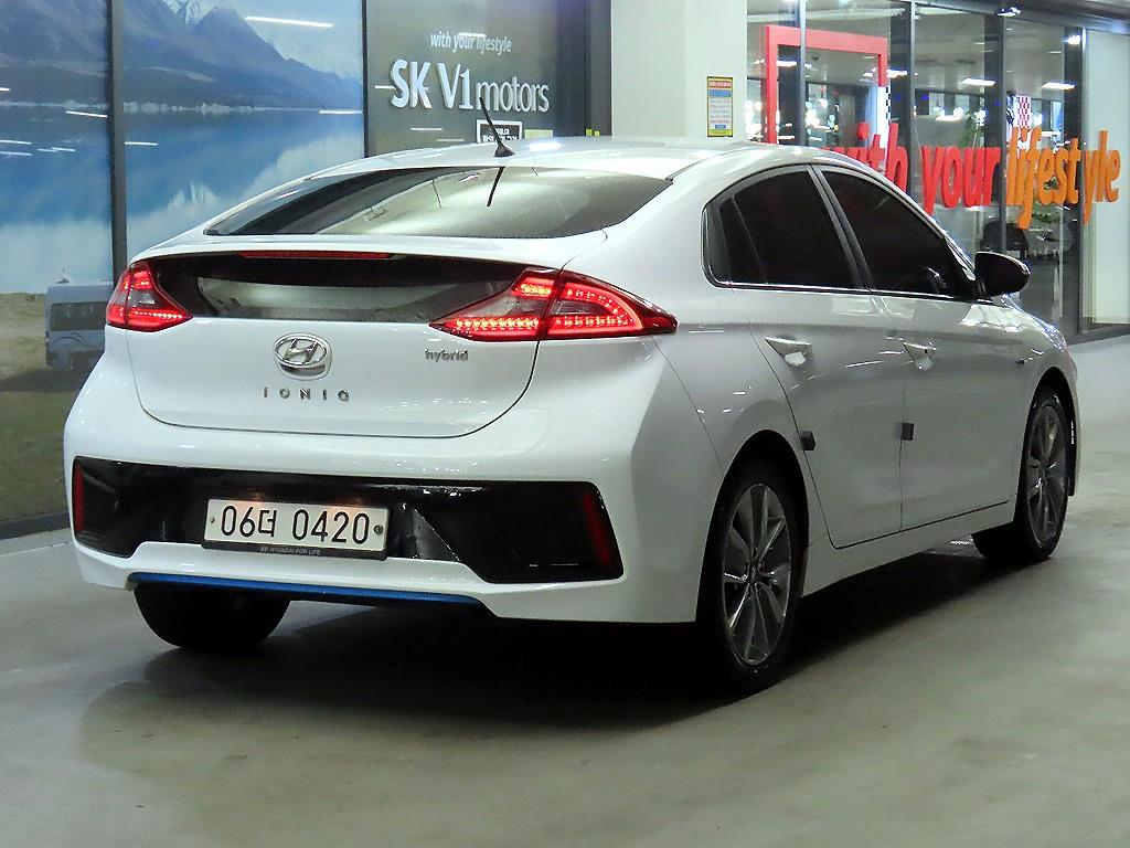 HYUNDAI Ioniq - Vista 4