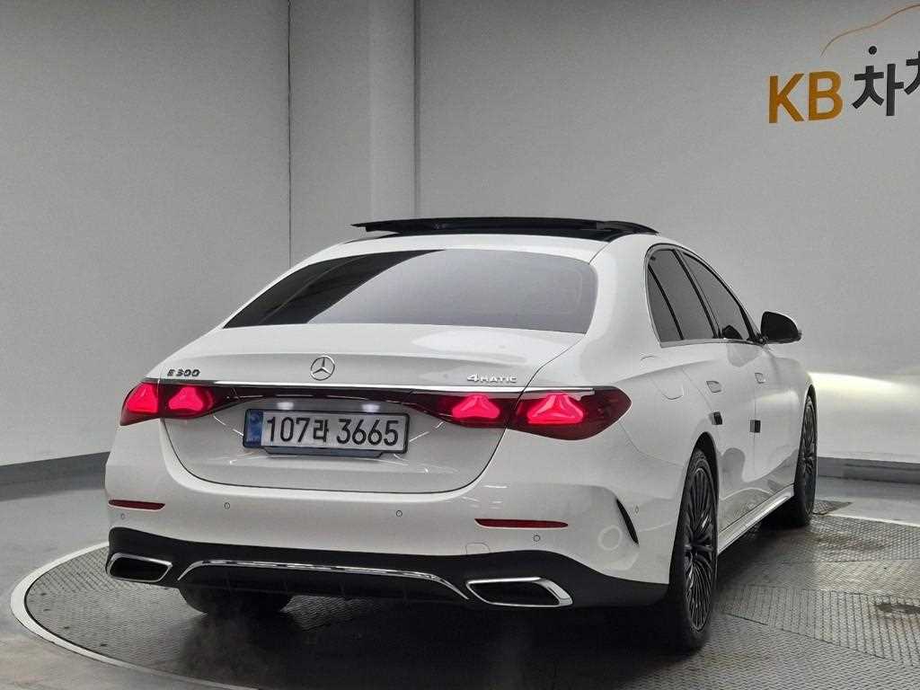 Mercedes Benz E class - Vista 3