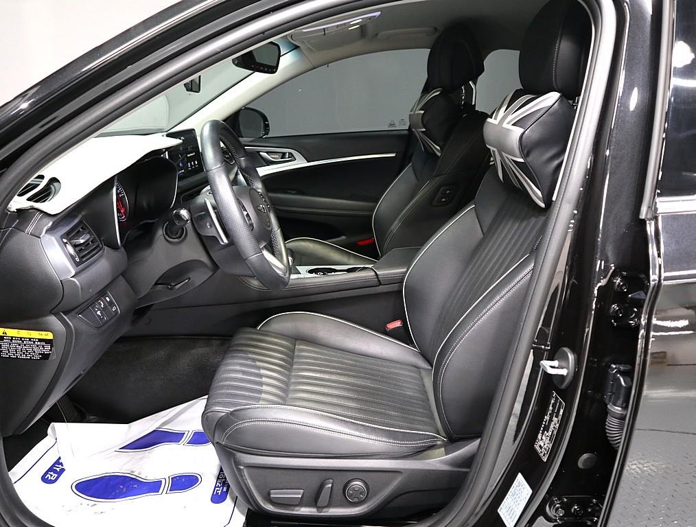 Genesis G70 - Vista 9