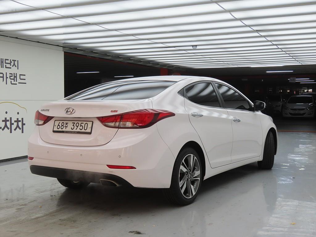 HYUNDAI Avante - Vista 4