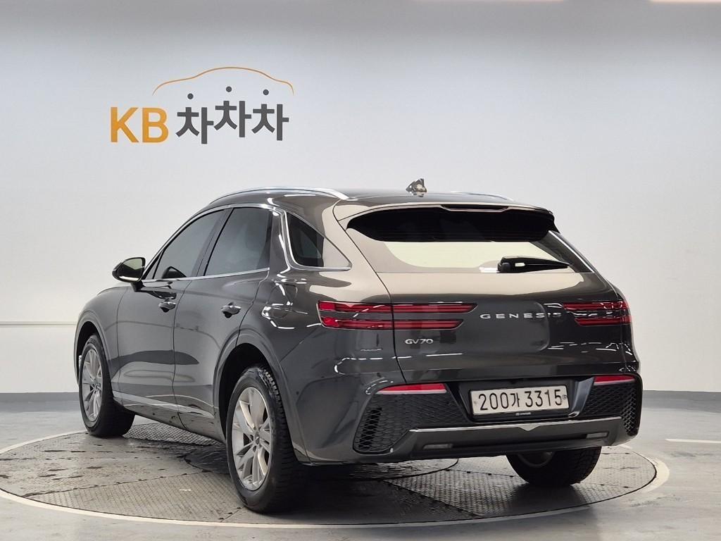 Genesis GV70 - Vista 2