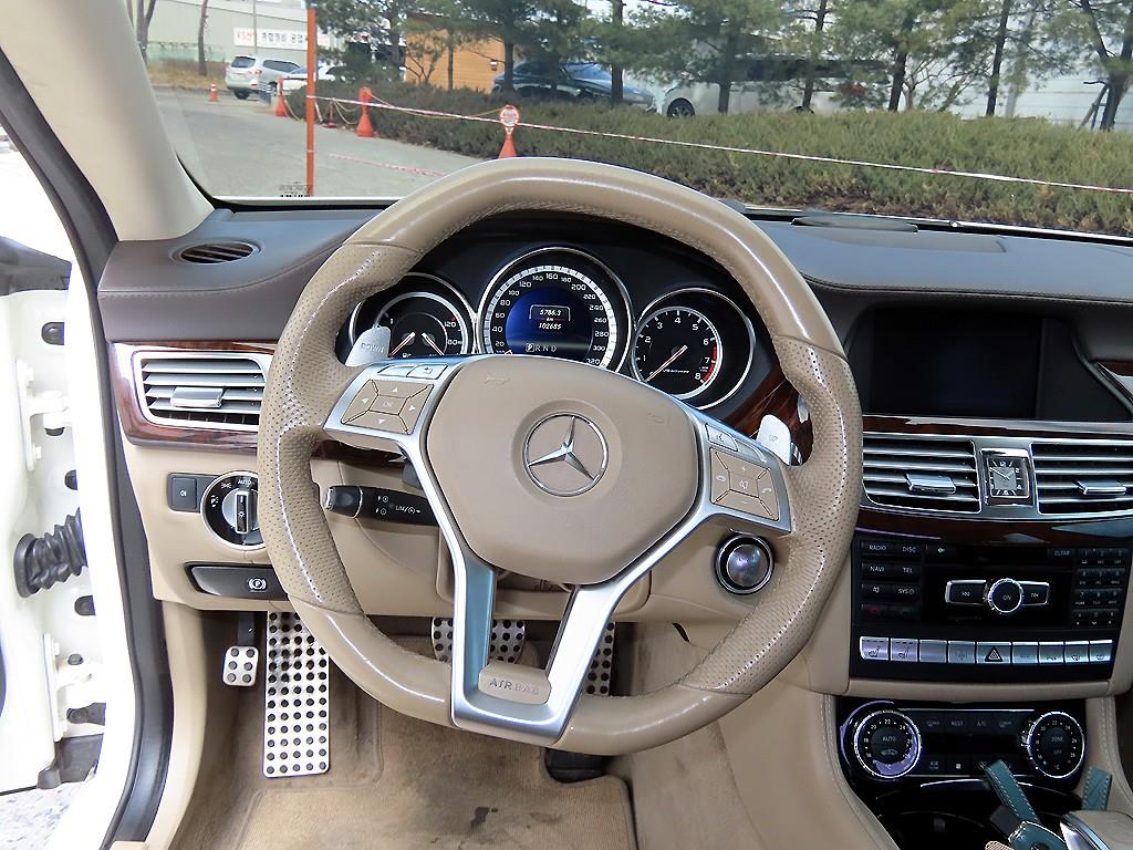 Mercedes Benz CLS Class - Vista 8