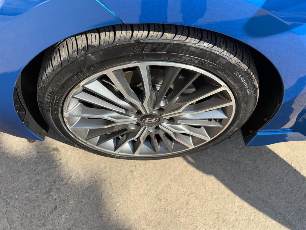 HYUNDAI Avante - Vista 9