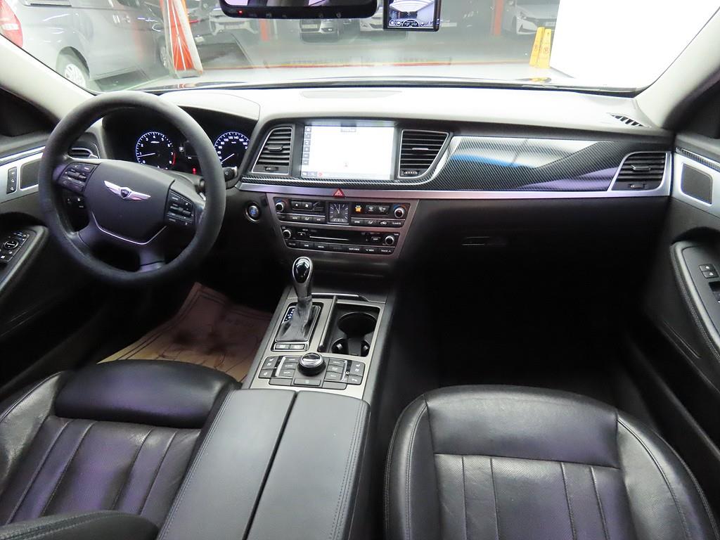 HYUNDAI Genesis - Vista 5