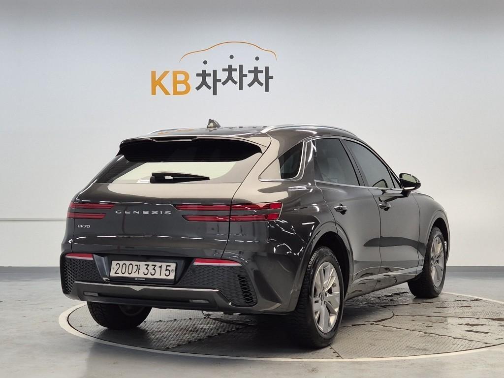 Genesis GV70 - Vista 3