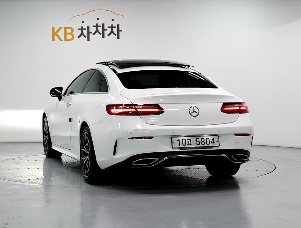 Mercedes Benz E class - Vista 4