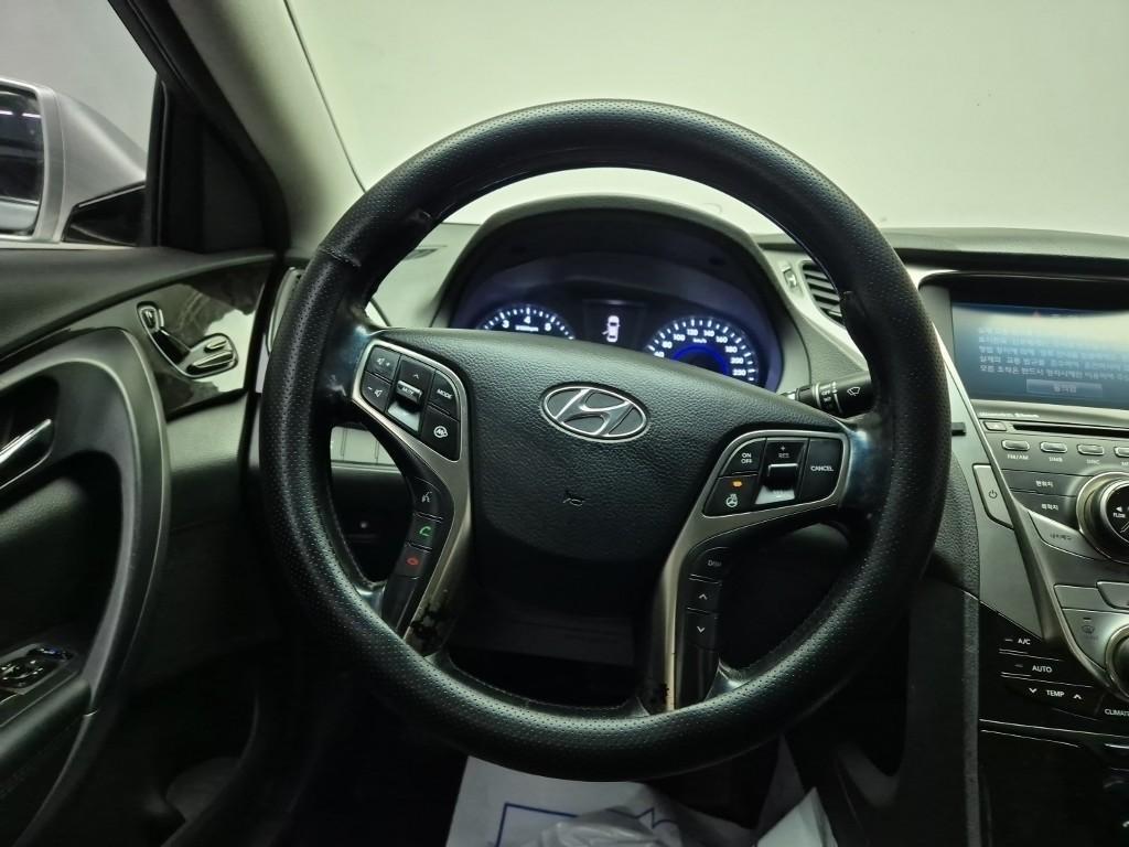 HYUNDAI Grandeur - Vista 9