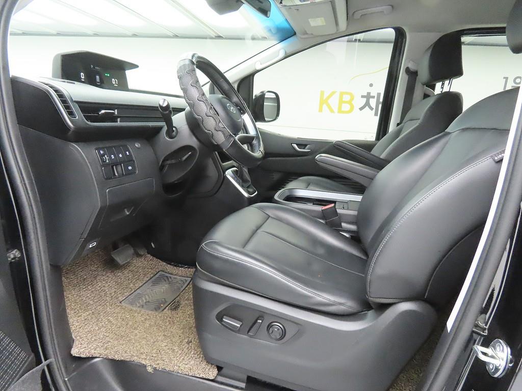 HYUNDAI Staria - Vista 5