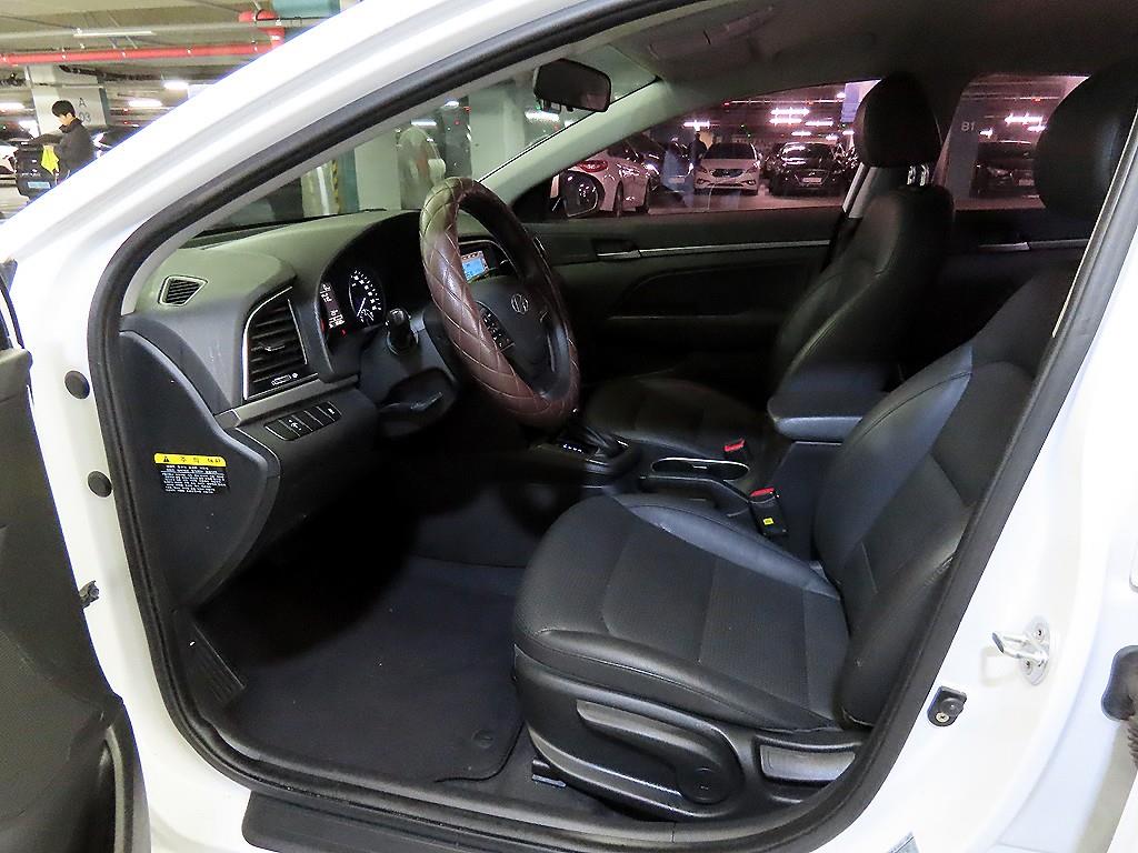 HYUNDAI Avante - Vista 6