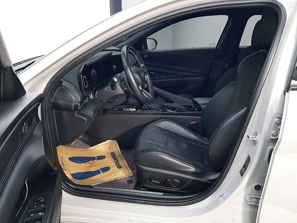 HYUNDAI Avante - Vista 8