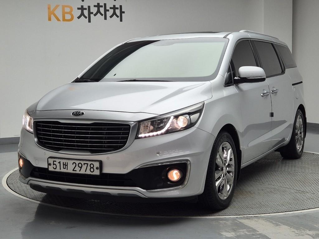 KIA Carnival 2016 Plateado - Importación desde Corea - HF Imports Iquique - Foto 1