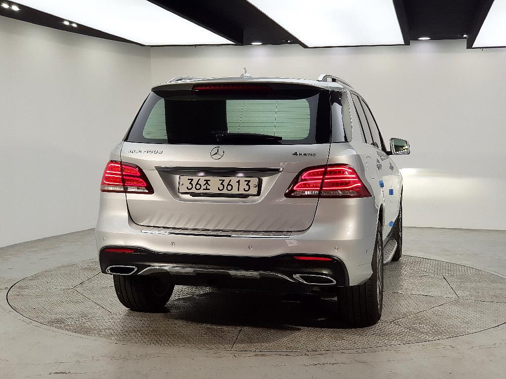 Mercedes Benz GLE Class - Vista 3