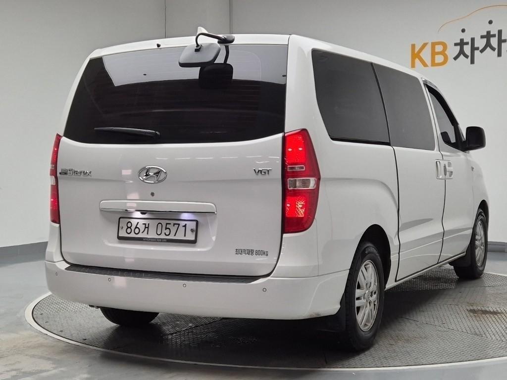 HYUNDAI Starex - Vista 3