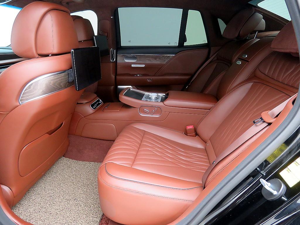 Genesis G90 - Vista 7