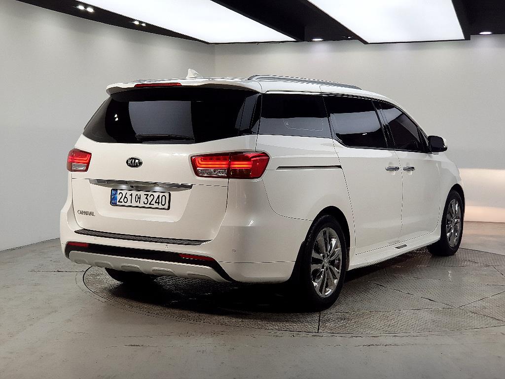 KIA Carnival - Vista 4