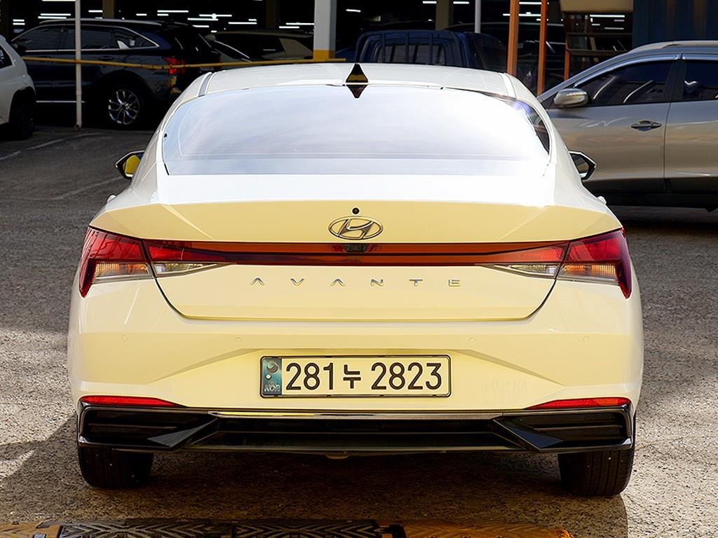 HYUNDAI Avante - Vista 3