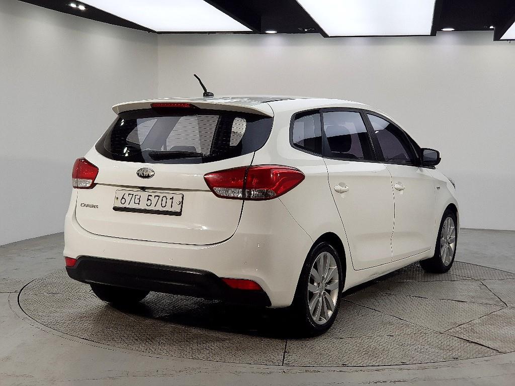 KIA Carens - Vista 4