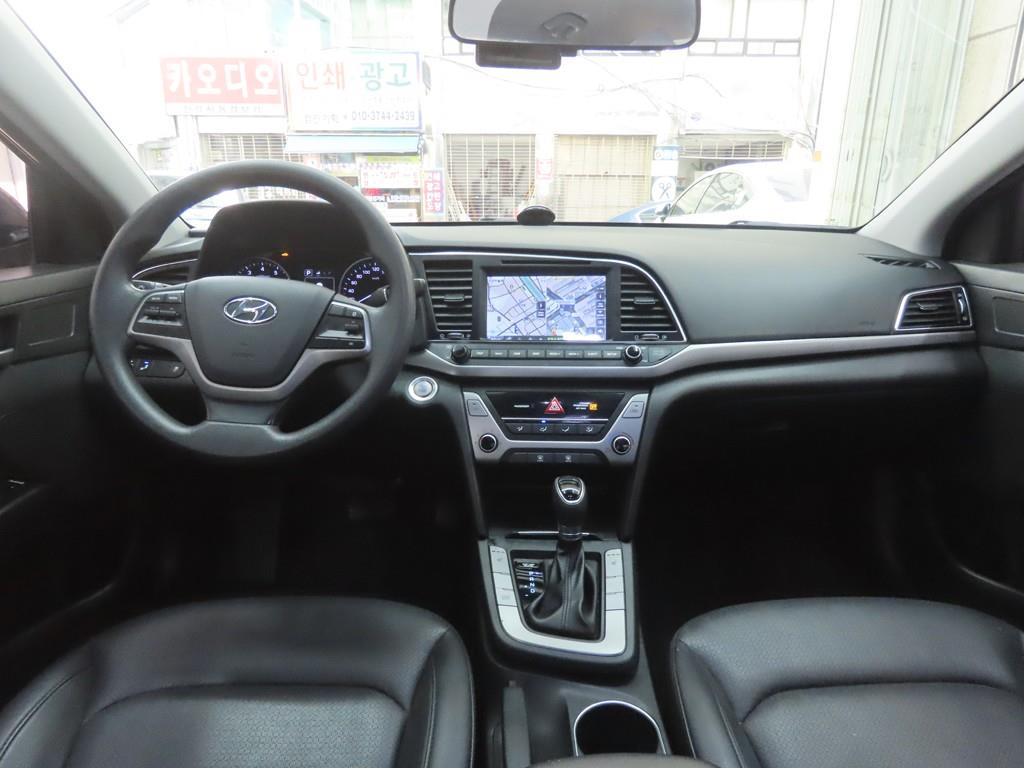 HYUNDAI Avante - Vista 7