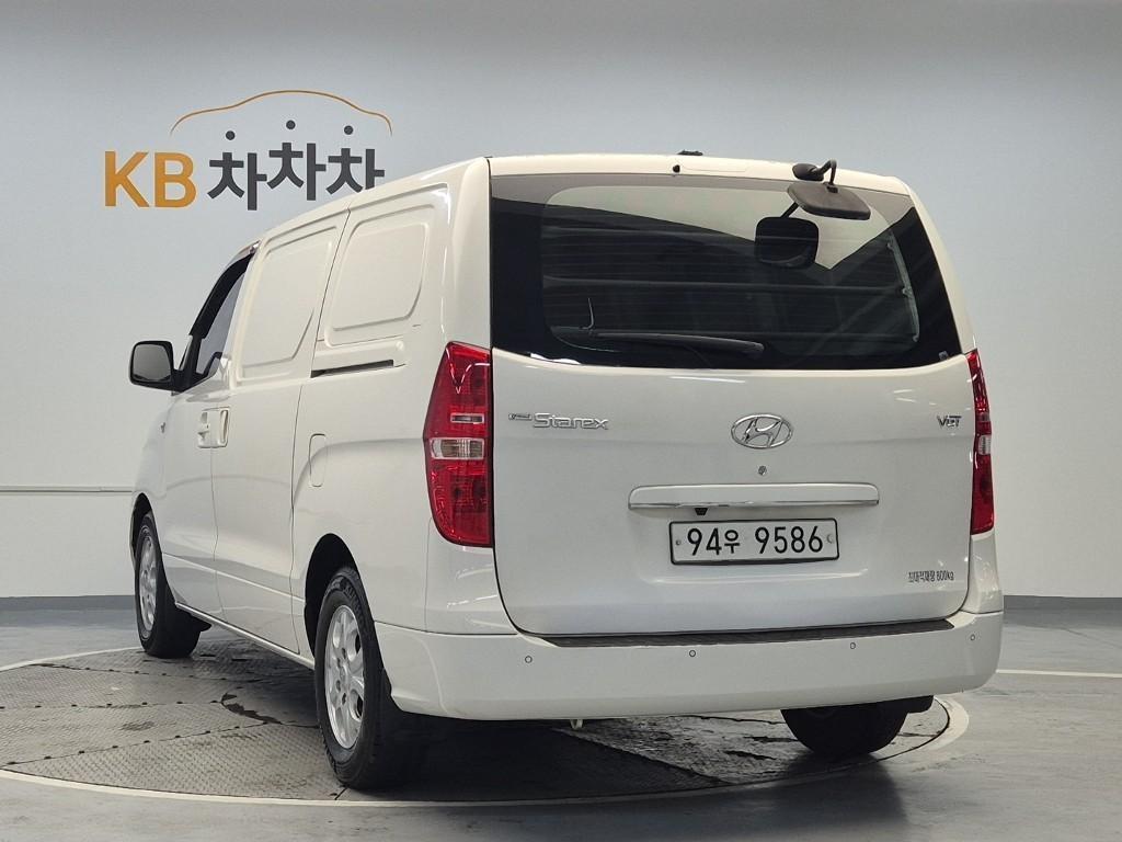 HYUNDAI Starex - Vista 2