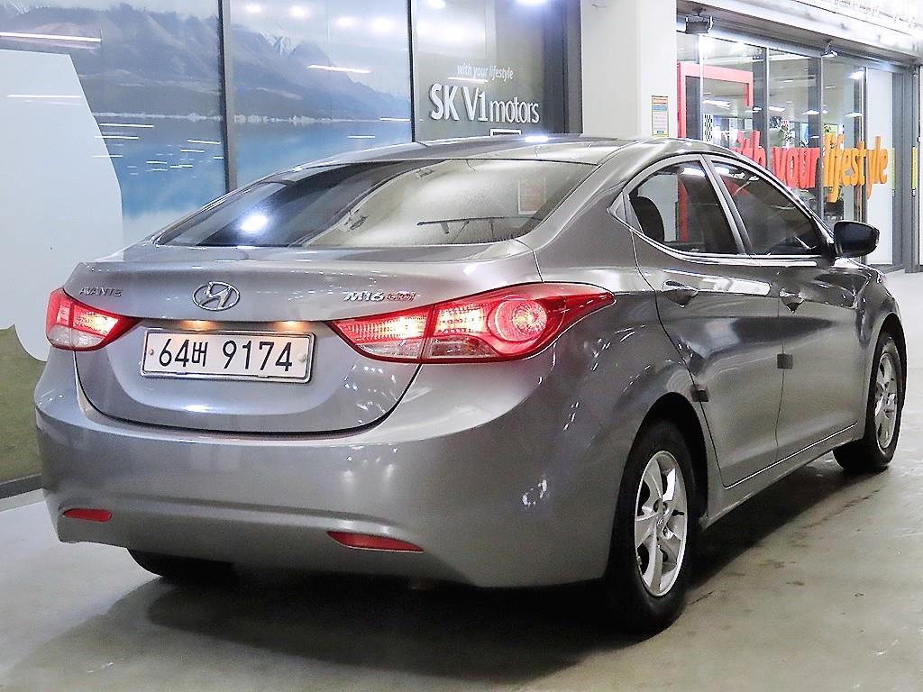 HYUNDAI Avante - Vista 4