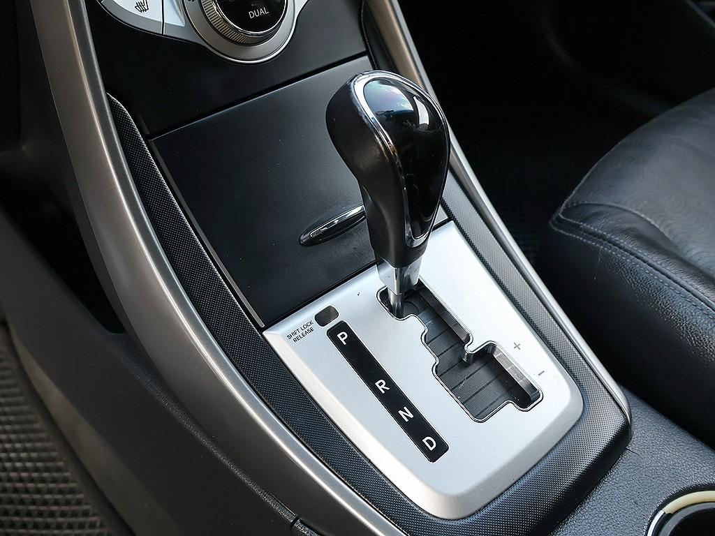 HYUNDAI Avante 2011 Blanco - Importación desde Corea - HF Imports Iquique - Foto 7