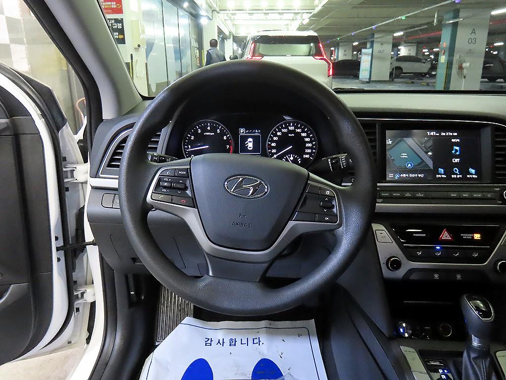 HYUNDAI Avante - Vista 8