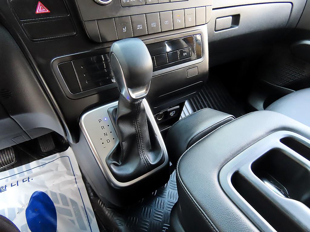 HYUNDAI Staria - Vista 11