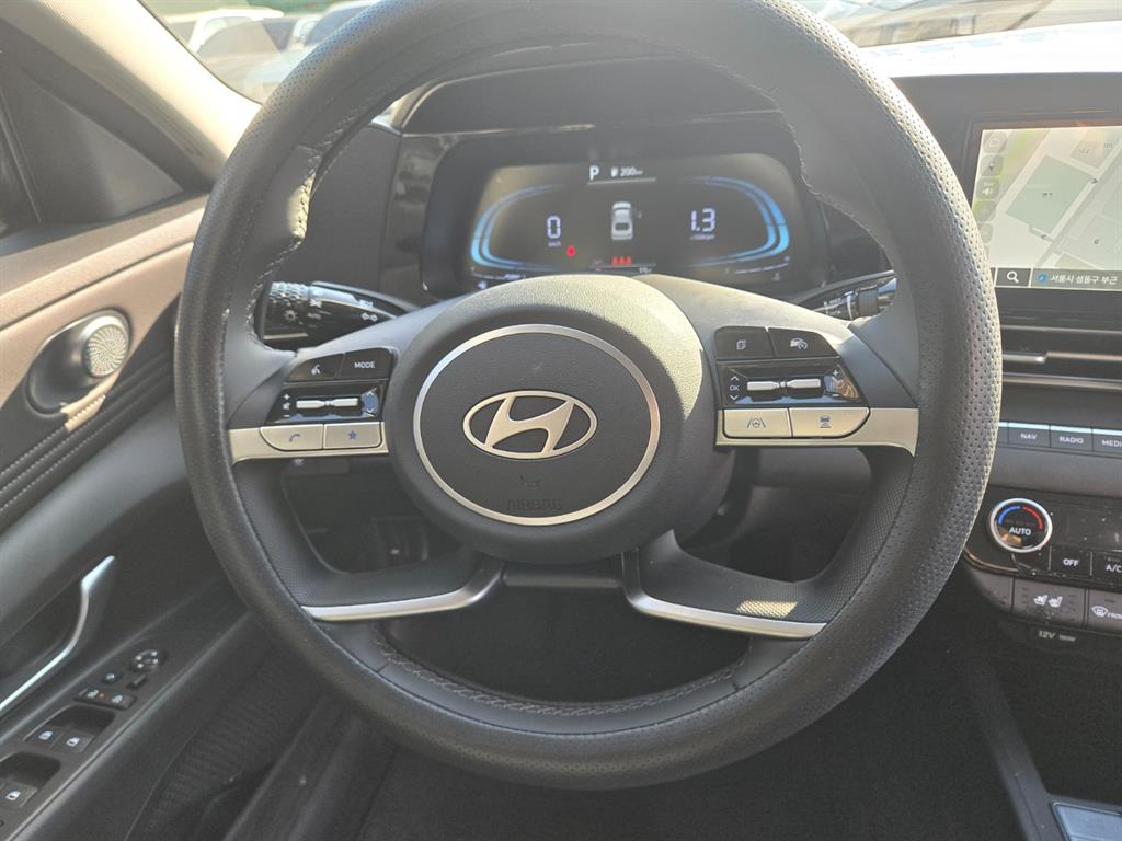 HYUNDAI Avante - Vista 9