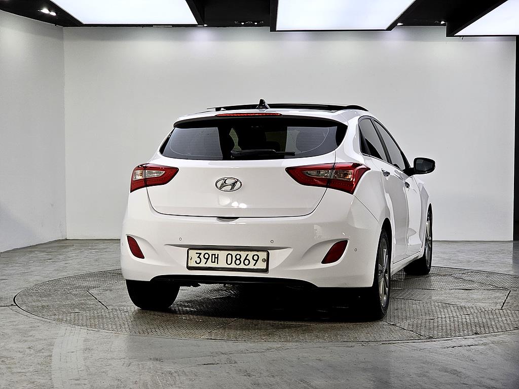 HYUNDAI i30 - Vista 3