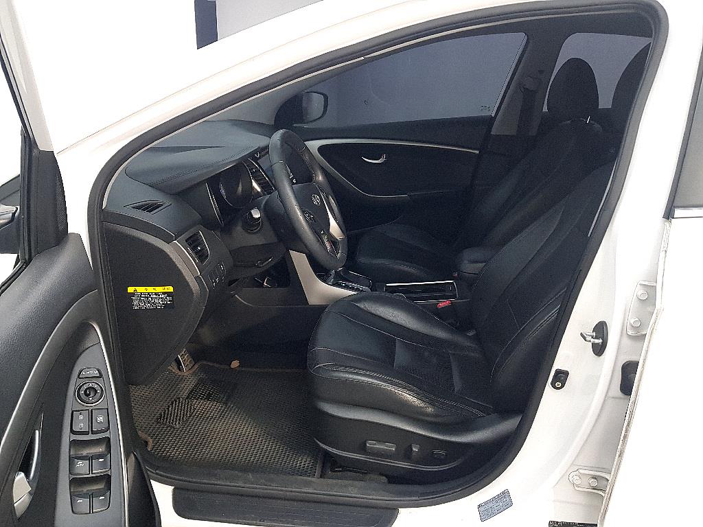 HYUNDAI i30 - Vista 8