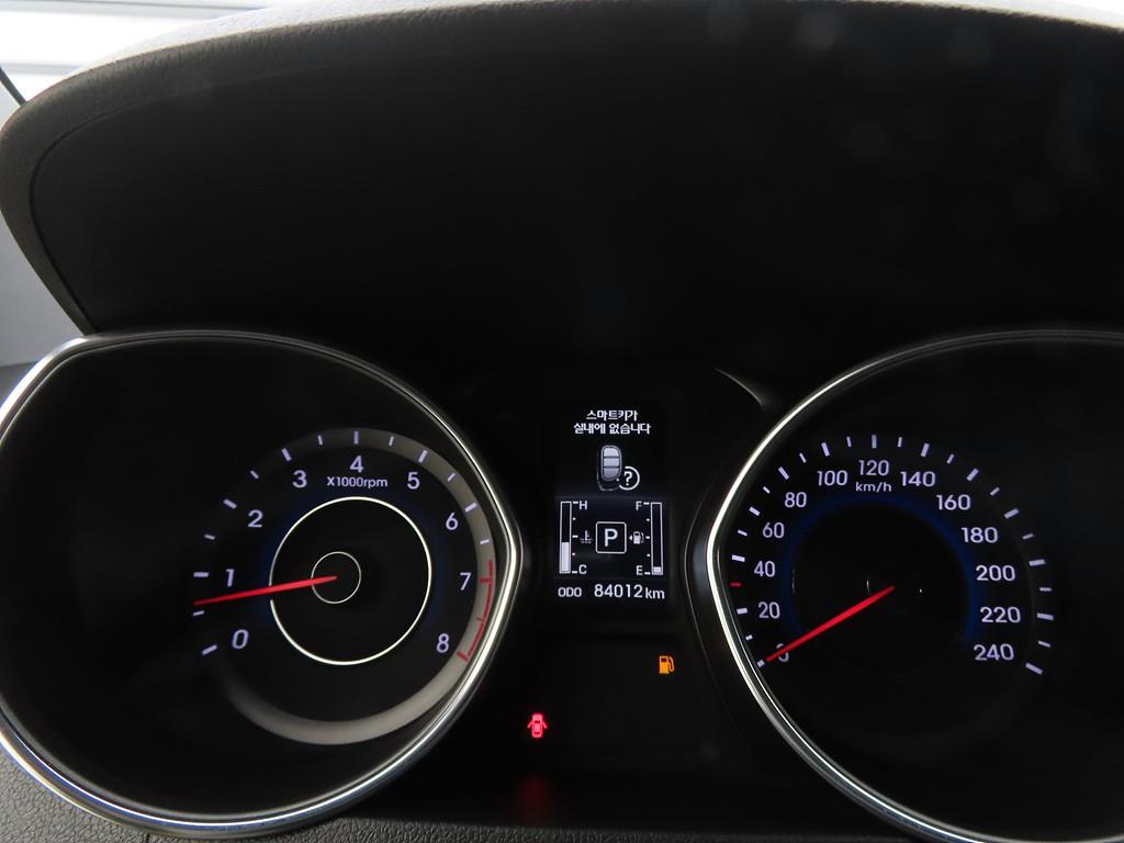 HYUNDAI Avante - Vista 9