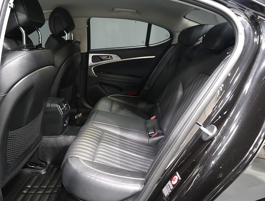 Genesis G70 - Vista 10