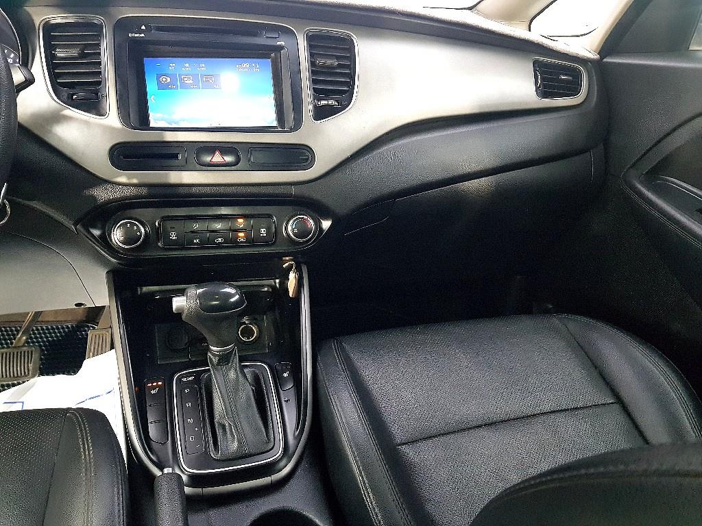 KIA Carens - Vista 10