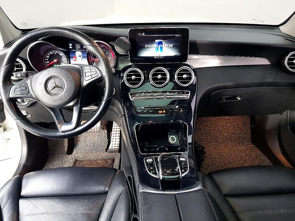 Mercedes Benz GLC Class - Vista 5