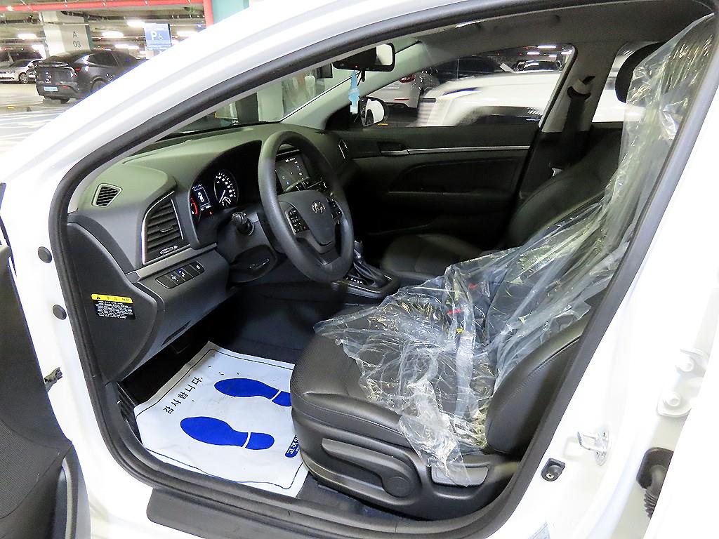 HYUNDAI Avante - Vista 6