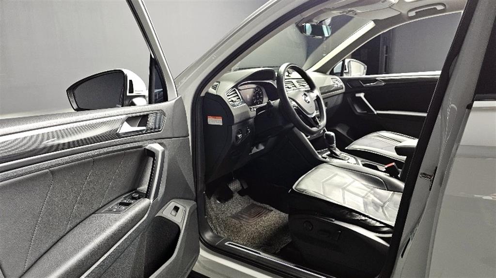 Volkswagen Tiguan - Vista 11